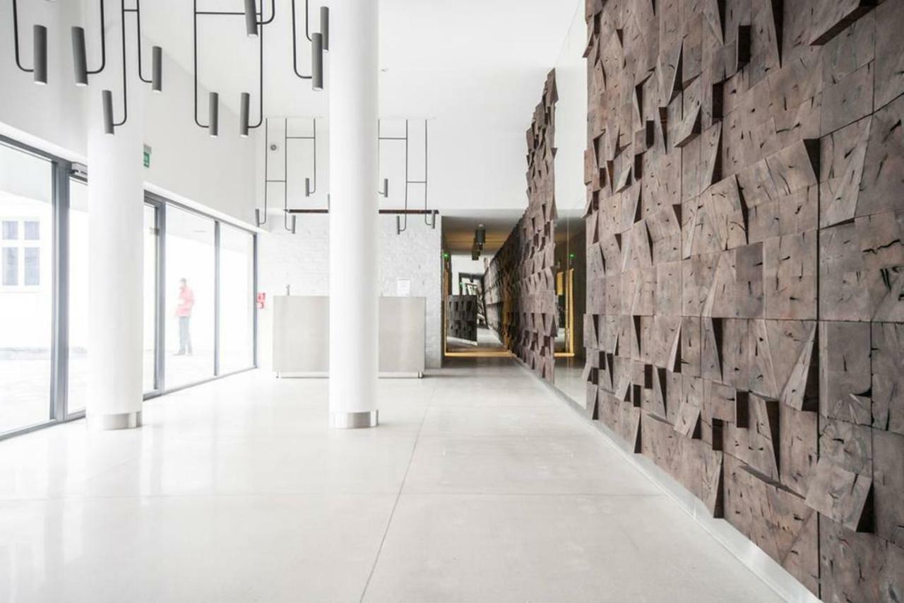 Oomph Street Art Apartment